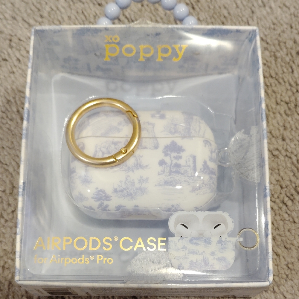Poppy White and Gold AirPods Pro Case